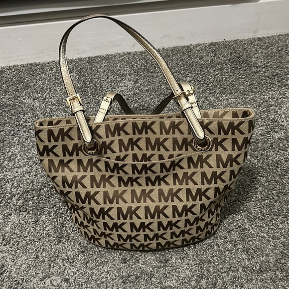 MK Purse - Picture 2 of 4